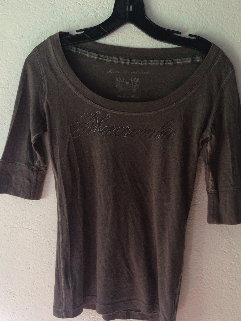 Abercrombie & Fitch Scoop Neck Charcoal Gray Short Sleeve Tee